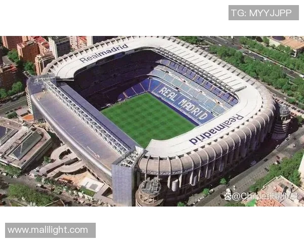 30位当红足球巨星盘点全面解析球场风采与荣耀瞬间